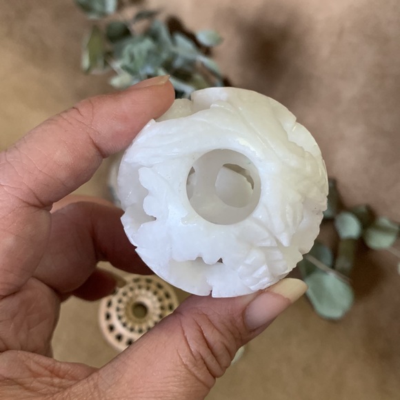 White Jade Sphere Carving - Picture 4 of 5